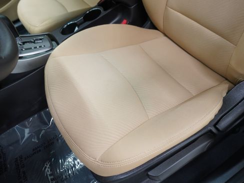 Used 2013 Hyundai Elantra GLS w/ Preferred Pkg FWD image 12