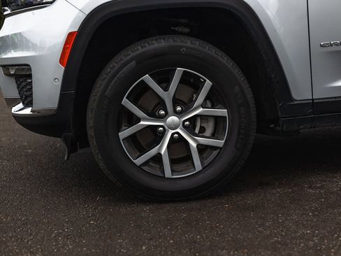 Used 2024 Jeep Grand Cherokee L Limited w/ Luxury Tech Group II image 12