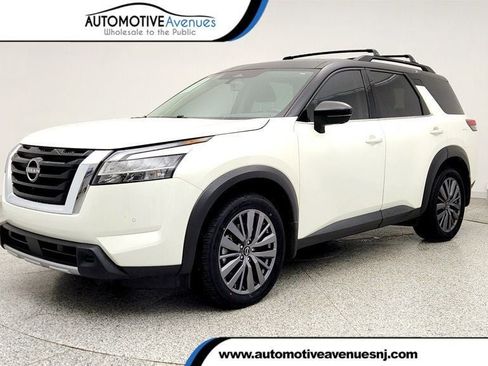 Used 2023 Nissan Pathfinder SL w/ SL Premium Package image 1