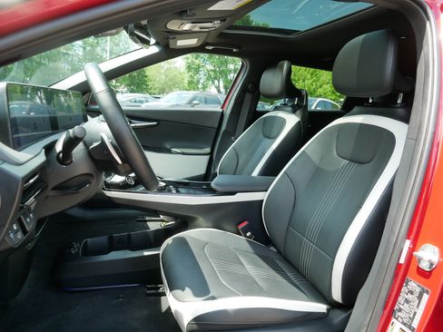 Certified 2024 Kia EV6 GT-Line AWD/4WD image 33