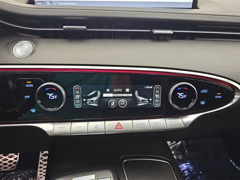 Used 2024 Genesis GV70 2.5T w/ Sport Prestige Package image 37