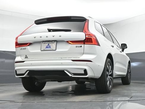 Used 2024 Volvo XC60 B5 Plus w/ Protection Package Premier AWD/4WD image 16