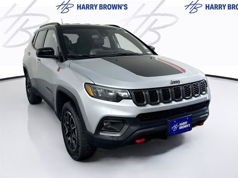 Used 2025 Jeep Compass Trailhawk AWD/4WD image 24