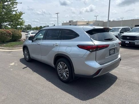 Used 2022 Toyota Highlander Platinum AWD/4WD image 4