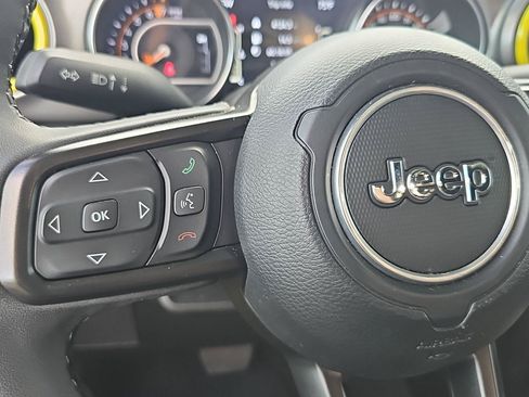 Used 2023 Jeep Gladiator Sport AWD/4WD image 25
