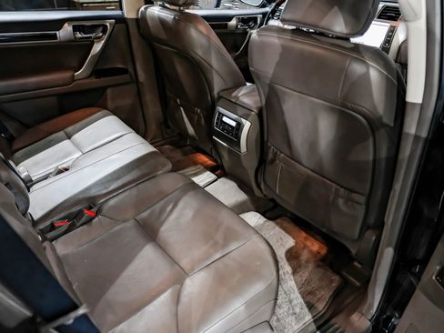 Used 2016 Lexus GX 460 image 40