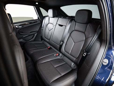 Certified 2025 Porsche Macan AWD/4WD image 24