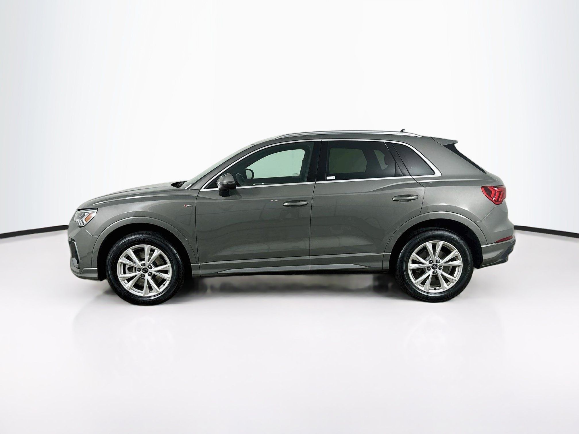 Used 2025 Audi Q3 2.0T Premium AWD/4WD image 4