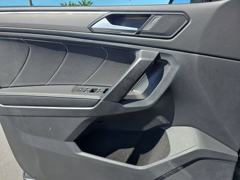 Certified 2023 Volkswagen Tiguan SE R-Line FWD image 27