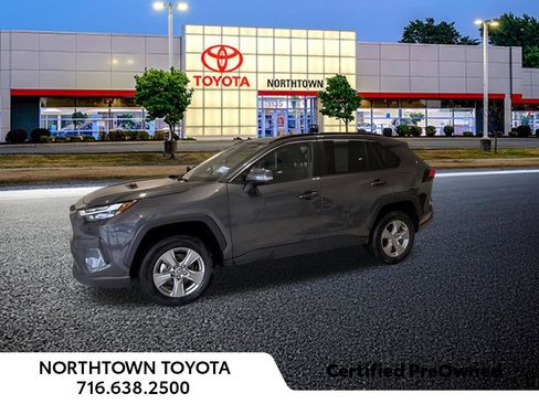 Used 2025 Toyota RAV4 XLE AWD/4WD image 2