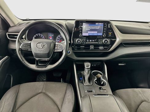 Used 2021 Toyota Highlander LE FWD image 21