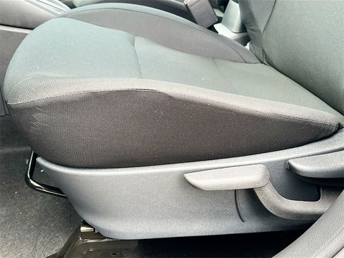 New 2025 Nissan Kicks Play S image 18