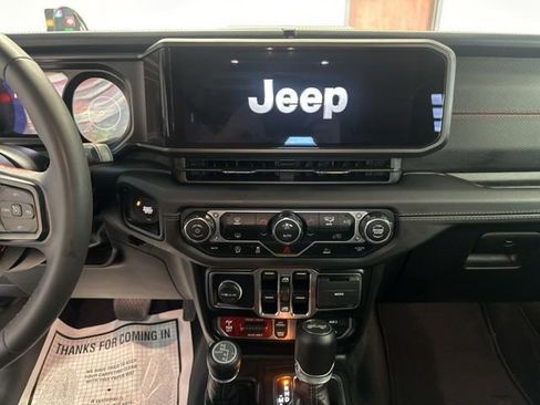 Used 2024 Jeep Wrangler Unlimited Rubicon image 29