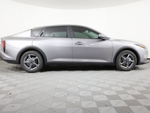 New 2025 Kia K4 LXS image 4