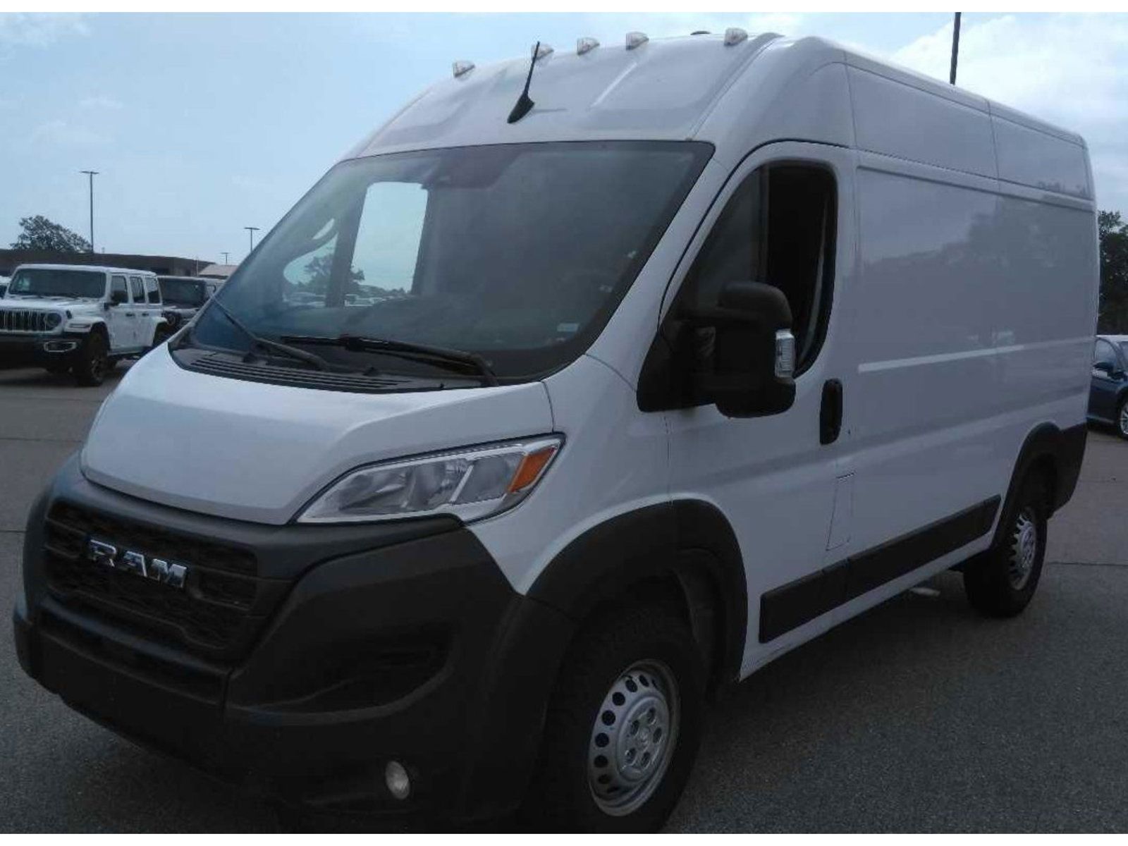 Used 2024 RAM ProMaster 2500 w/ Convenience Group FWD image 1