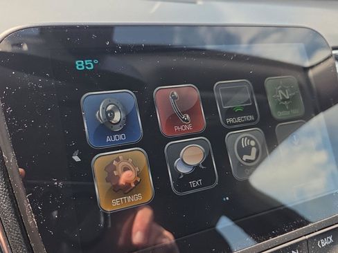 Used 2018 Chevrolet Malibu LT FWD image 15
