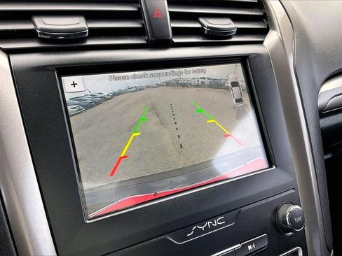 Used 2019 Ford Fusion SE image 13