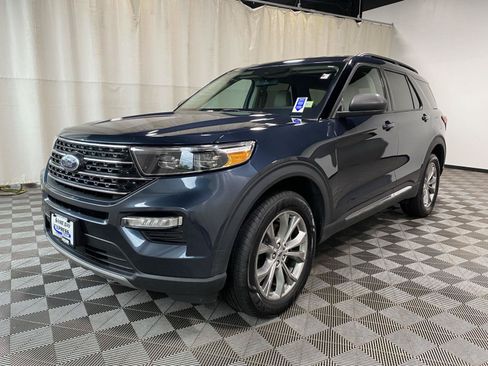 Used 2022 Ford Explorer XLT w/ Equipment Group 202A AWD/4WD image 4
