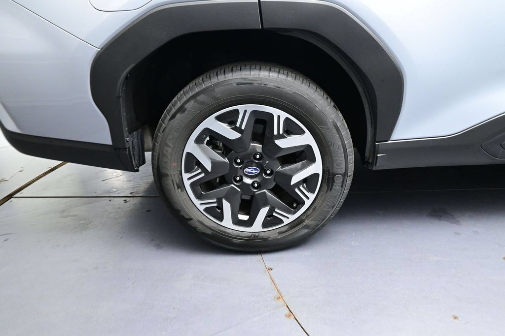 Used 2025 Subaru Forester Premium AWD/4WD image 16