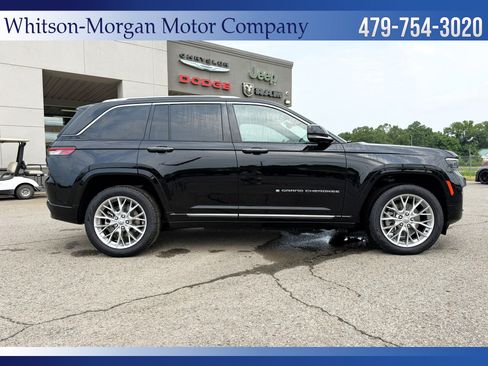 Used 2023 Jeep Grand Cherokee Summit w/ Advanced Protech Group IV AWD/4WD image 5