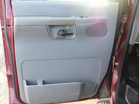 Used 2004 Ford E-350 and Econoline 350 XL image 8