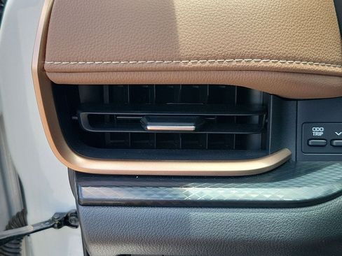 Used 2025 Toyota Grand Highlander AWD Hybrid image 34