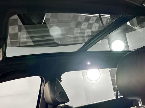 Used 2022 Volkswagen Tiguan SEL R-Line image 19