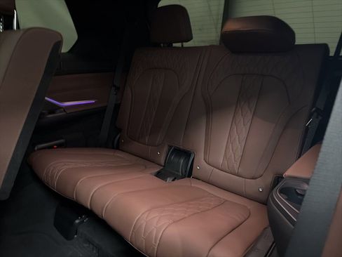 Used 2021 BMW X7 M50i image 25