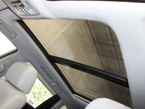 Used 2017 Toyota Highlander Limited Platinum image 7