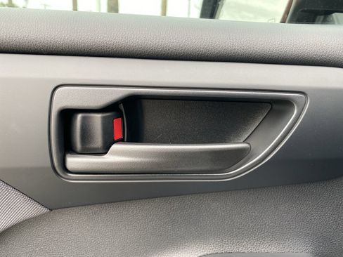 Used 2021 Toyota Highlander LE image 14