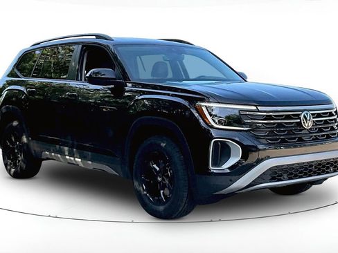 New 2026 Volkswagen Atlas Peak Edition AWD/4WD image 1