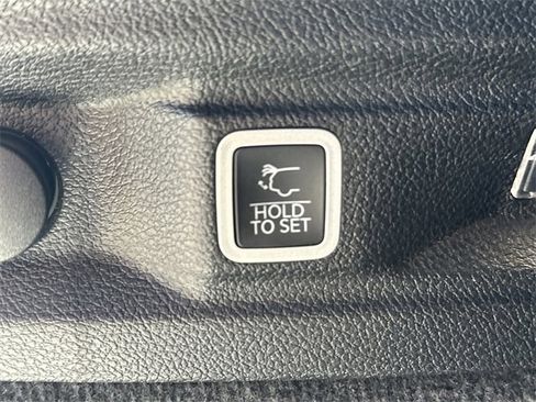 Used 2022 Jeep Grand Cherokee L Summit w/ Luxury Tech Group V image 24