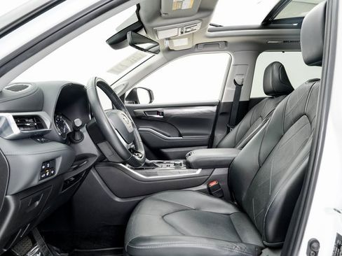 Used 2022 Toyota Highlander Platinum image 6
