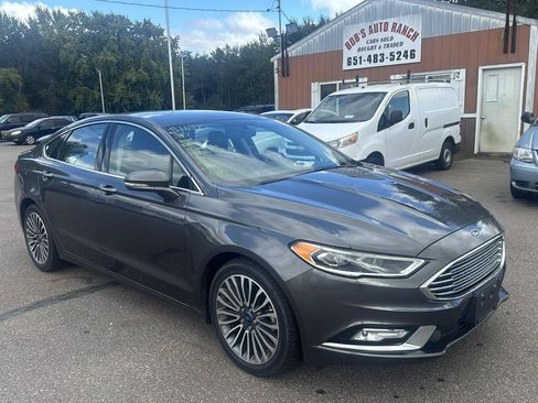 Used 2017 Ford Fusion SE w/ Fusion SE Technology Package FWD image 3