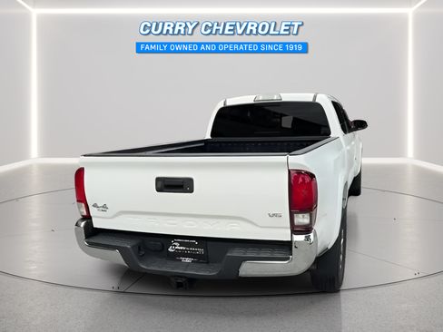 Used 2018 Toyota Tacoma SR5 AWD/4WD image 13