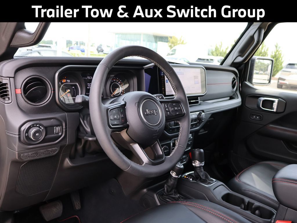 Used 2025 Jeep Wrangler Unlimited Rubicon AWD/4WD image 5