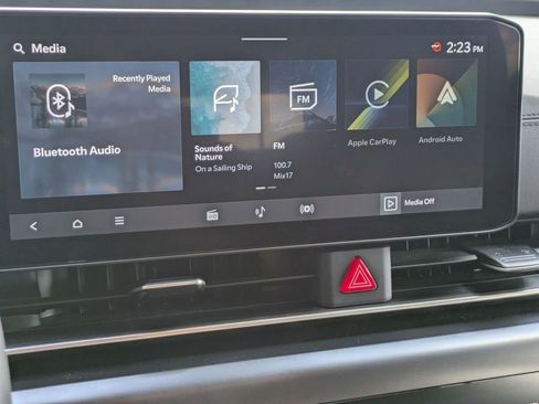 Used 2025 Kia Carnival image 19