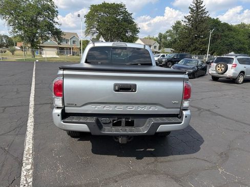 Used 2022 Toyota Tacoma TRD Off-Road w/ Technology Package AWD/4WD image 7