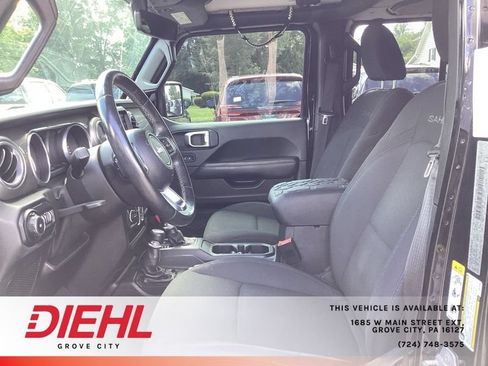 Used 2018 Jeep Wrangler Unlimited Sahara w/ Uconnect 4C Nav & Sound Group AWD/4WD image 16