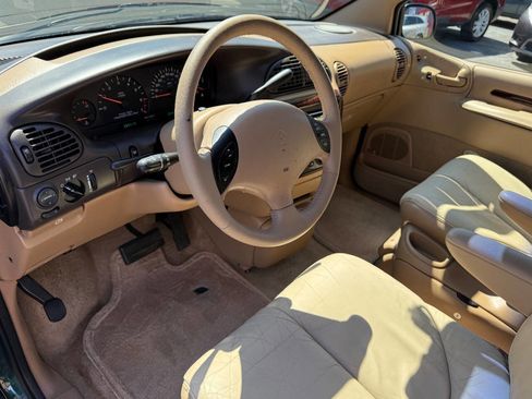 Used 1997 Chrysler Town & Country LXi image 13