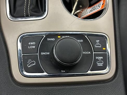 Used 2016 Jeep Grand Cherokee Overland AWD/4WD image 40