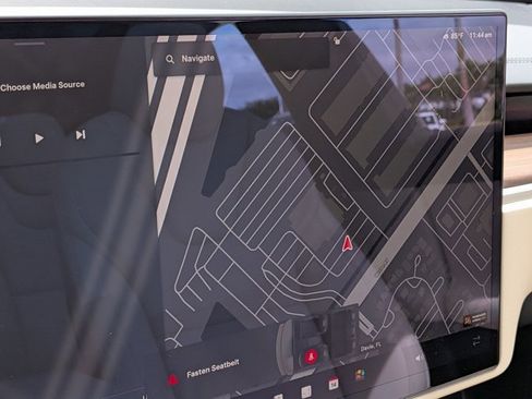 Used 2024 Tesla Model S image 11