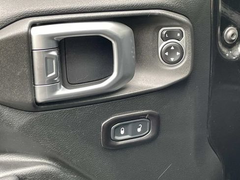 Used 2018 Jeep Wrangler Unlimited Sport S AWD/4WD image 15