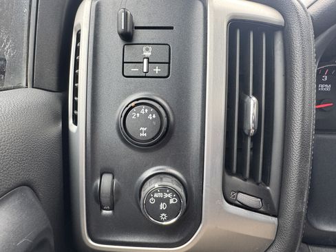 Used 2015 GMC Sierra 2500 SLE w/ SLE Preferred Package AWD/4WD image 36
