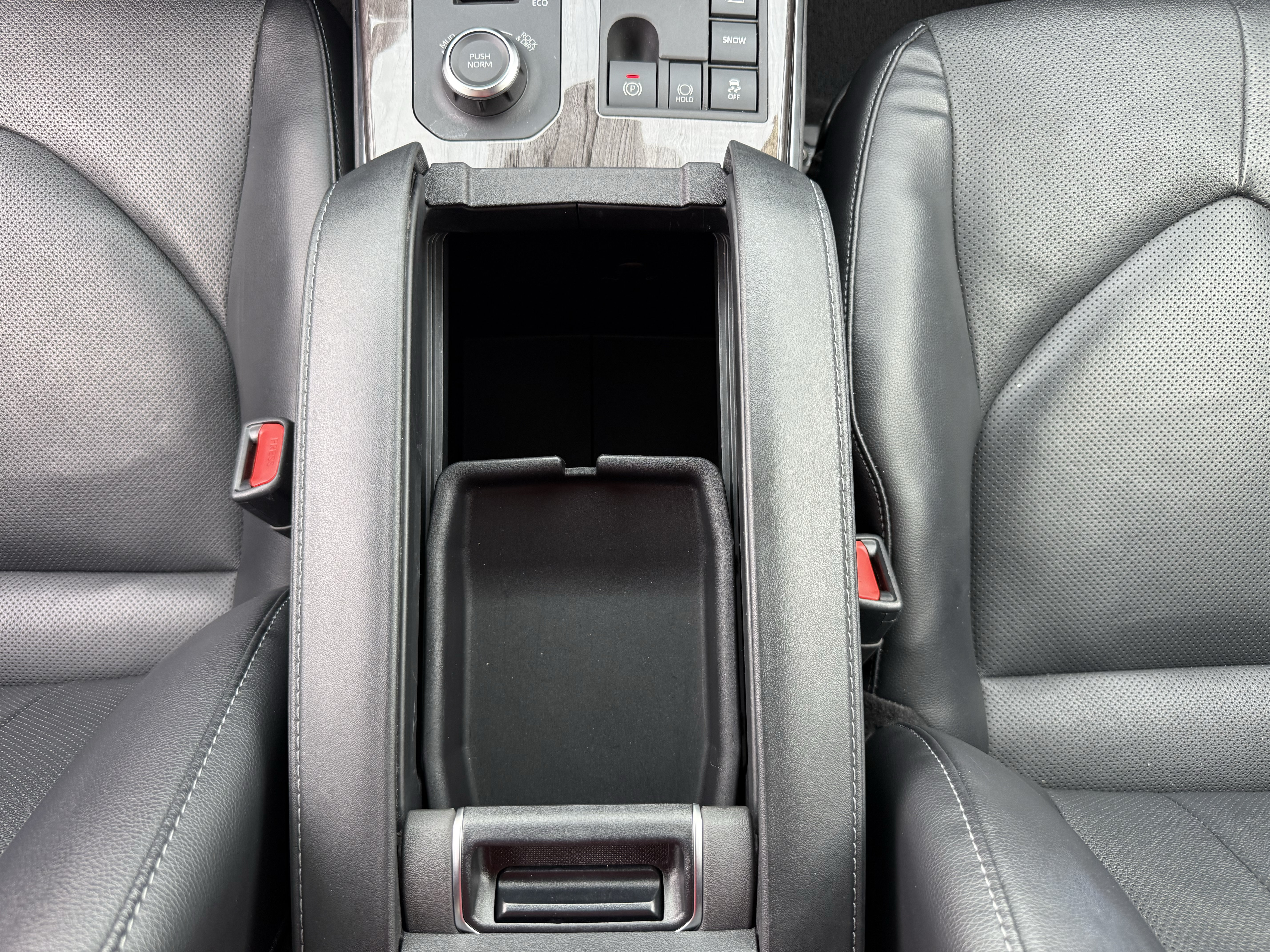 Used 2024 Toyota Highlander Limited AWD/4WD image 9