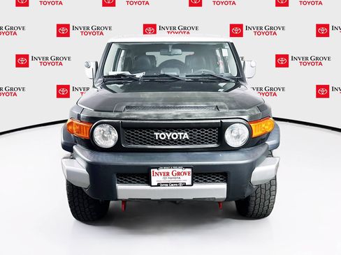 Used 2011 Toyota FJ Cruiser 4WD w/ Upgrade Pkg image 2