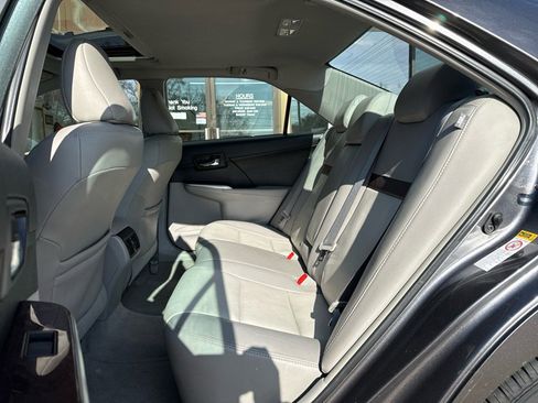 Used 2014 Toyota Camry XLE image 17