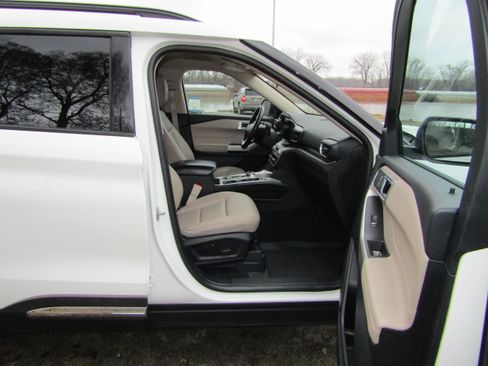 Certified 2023 Ford Explorer XLT w/ Equipment Group 202A image 18