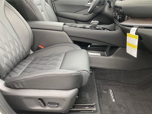 New 2026 Nissan Rogue Platinum w/ Tech Package image 29