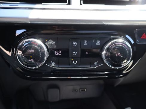 New 2026 Chevrolet Trax LT w/ Sunroof Package FWD image 18